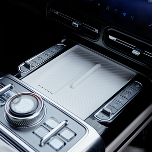 Installed Jetour G700 silicone centre console tray showing precise factory fit and organized interior